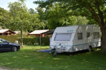 Emplacement - Forfait Camping-Car + Électricité - Camping Le Château