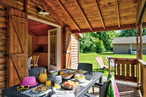 Accommodation - Chalet Premium 35M² 2 Bedrooms With Covered Terrace + Air Conditionning + Tv + Dishwasher - image n°3 - Camping Le Château