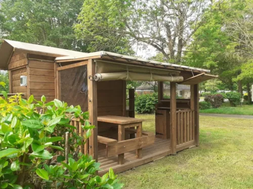 Pitch - Pitch Easycamp Premium Guinguette  + Private Spa - image n°1 - Camping Le Château
