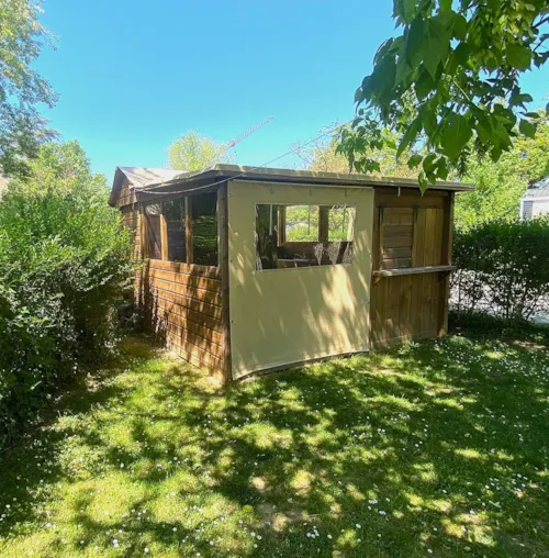 Pitch - Pitch Easycamp Premium Guinguette  + Private Spa - image n°2 - Camping Le Château