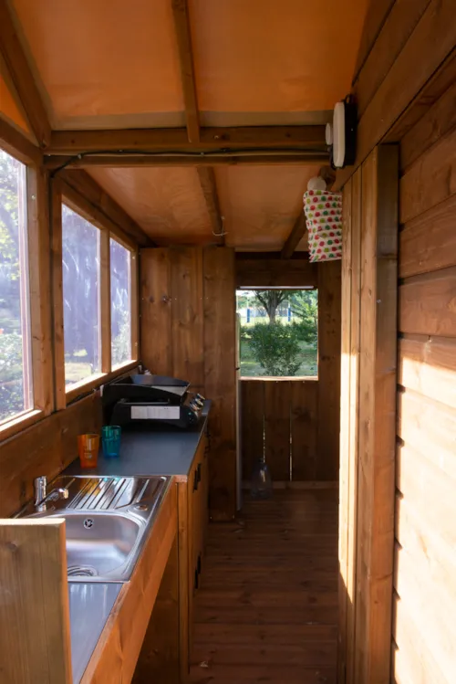 Pitch - Pitch Easycamp Premium Guinguette  + Private Spa - image n°6 - Camping Le Château