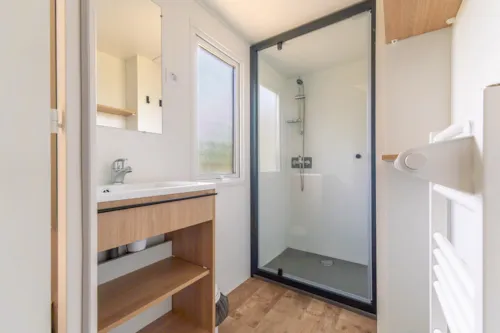 Accommodation - Cottage Premium Private Spa - 35M² - 3 Bedrooms + Tv + Dishwasher + Air Conditioning + Plancha Grill + Xl Terrace - image n°6 - Camping Le Château
