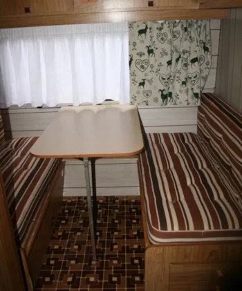 Mietunterkunft - Wohnwagen Fallère Mit Holzvoreingang - Camping Tunnel International