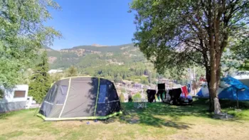 Stellplatz - Stellplatz Zelt (Einschließlich 1 Zelt + 1 Auto Oder 1 Motorrad) - Camping Tunnel International