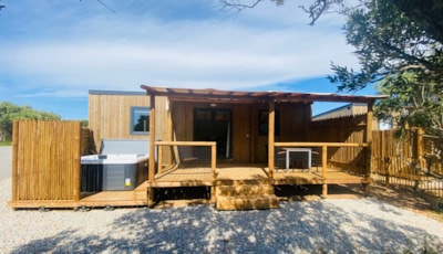 The XXL premium 35m² jacuzzi, , 2 bedrooms + 2 bathrooms + TV + dishwasher + air conditioning