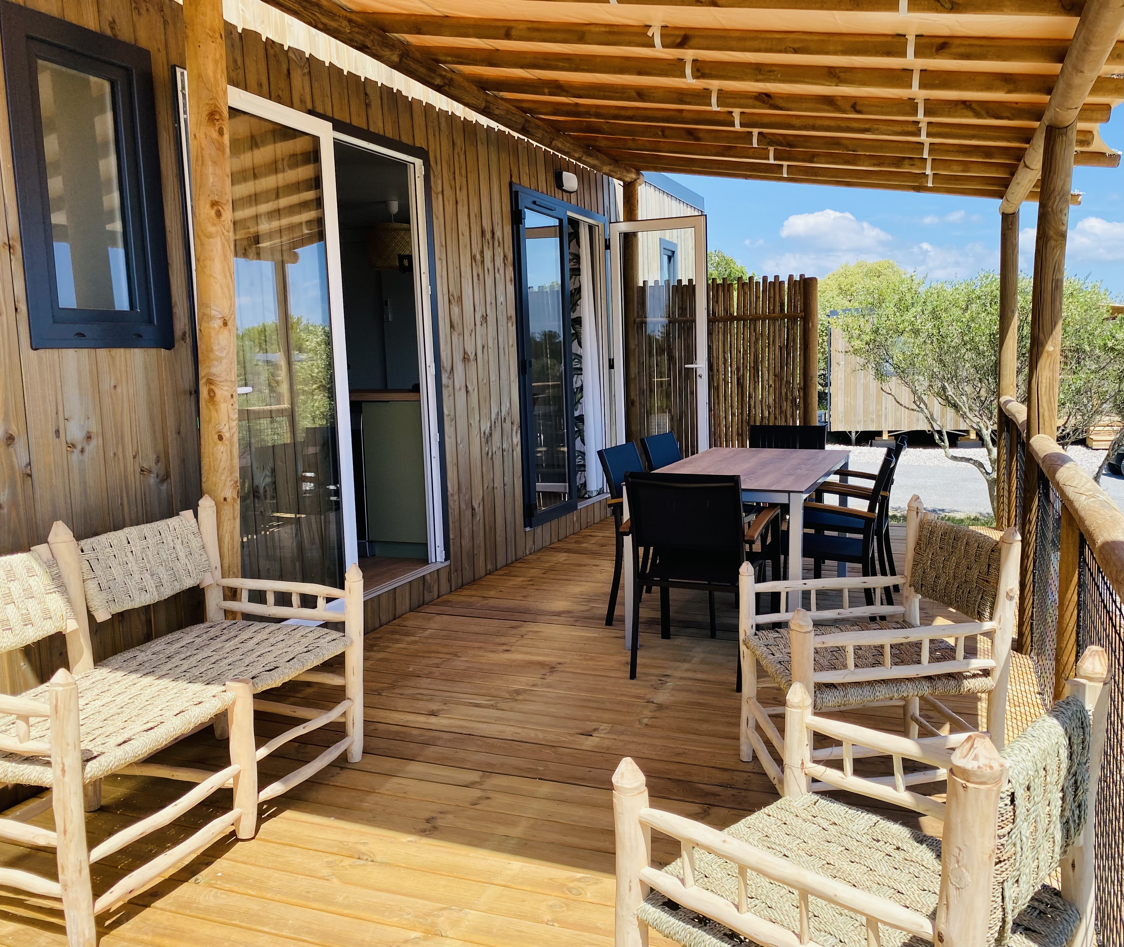 XXL Premium 6 Pers 2 Badezimmer, 3 Schlafzimmer + überdachte Terrasse + TV+ Geschirrspüler +airco