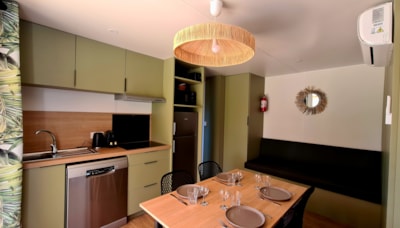 The XXL premium 35m² jacuzzi, , 2 bedrooms + 2 bathrooms + TV + dishwasher + air conditioning
