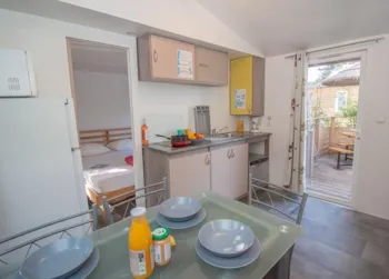 Location - Mobil-Home Provence Sérénité 25M² - Jacuzzi Privatif - 3 Pièces - 2 Chambres - Climatisation - Camping Clair de Lune