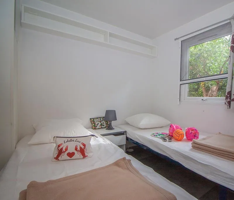 Mobil-Home Provence Sérénité 25M² - Jacuzzi Privatif - 3 Pièces - 2 Chambres - Climatisation