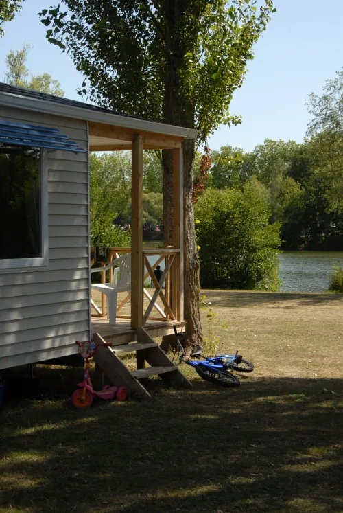 Mobil-Home 27M² Front De Lac / 2 Chambres - Terrasse