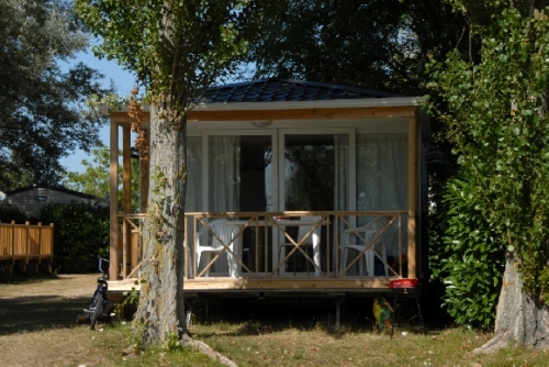 Location - Mobil-Home 27M² Front De Lac / 2 Chambres - Terrasse - Camping Le Lac des Varennes