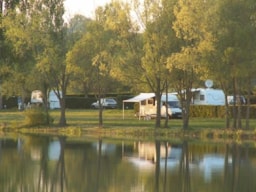 Camping du Lac des Varennes - image n°4 - Roulottes