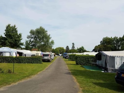 Comfort package (1 tent, caravan / 1 car or camper / 10A electricity)