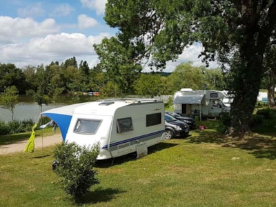 Comfort package (1 tent, caravan / 1 car or camper / 10A electricity)