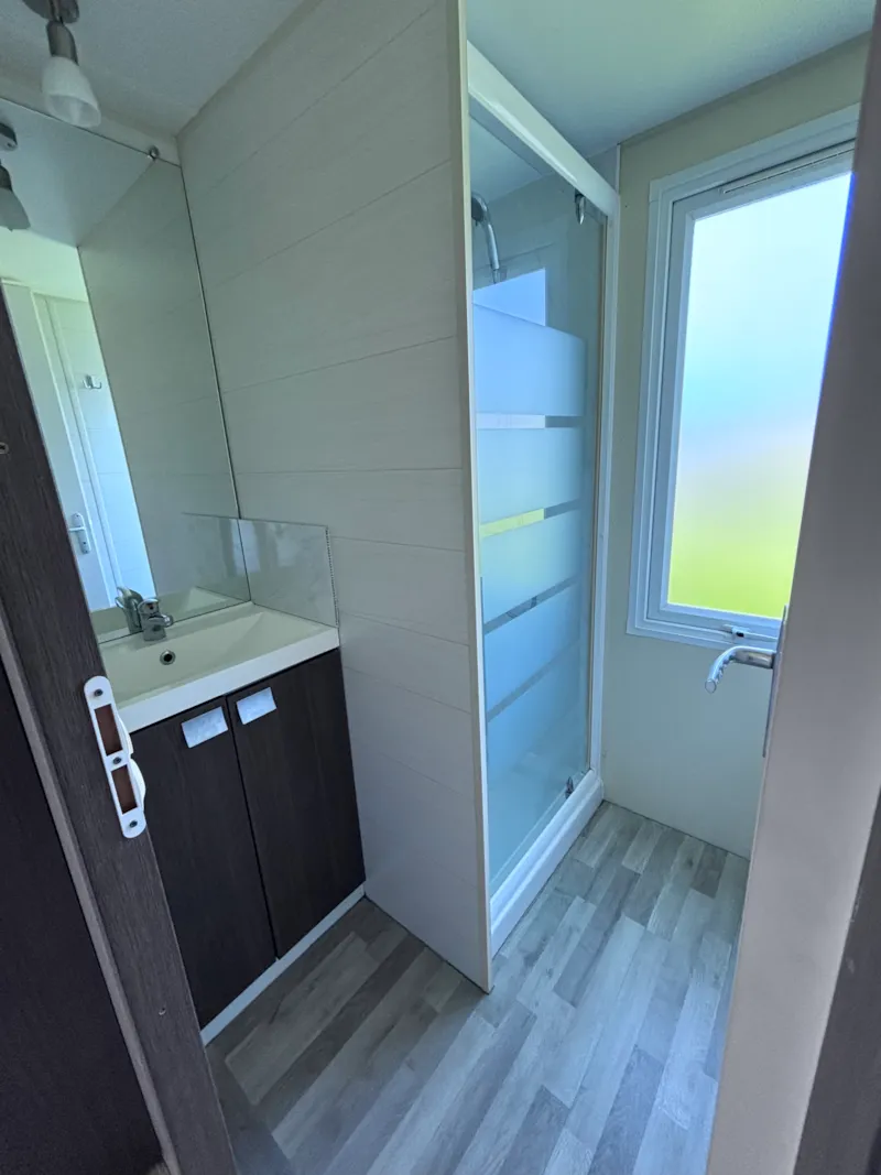 Mobil-Home 27M² Front De Lac / 2 Chambres - Terrasse