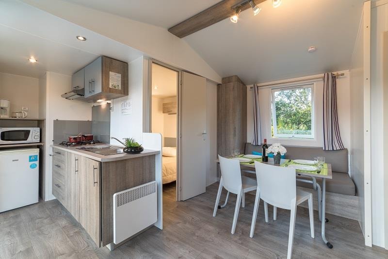 Mobil-home RIVIERA 2 chambres + Terrasse couverte + TV (27 m² / 2013) 1/4 Pers.