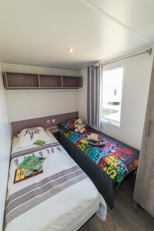Hytte i Plougasnou – Mobil-home RIVIERA 2 chambres + Terrasse couverte + TV (27 m² / 2013) 1/4 Pers. – photo 6