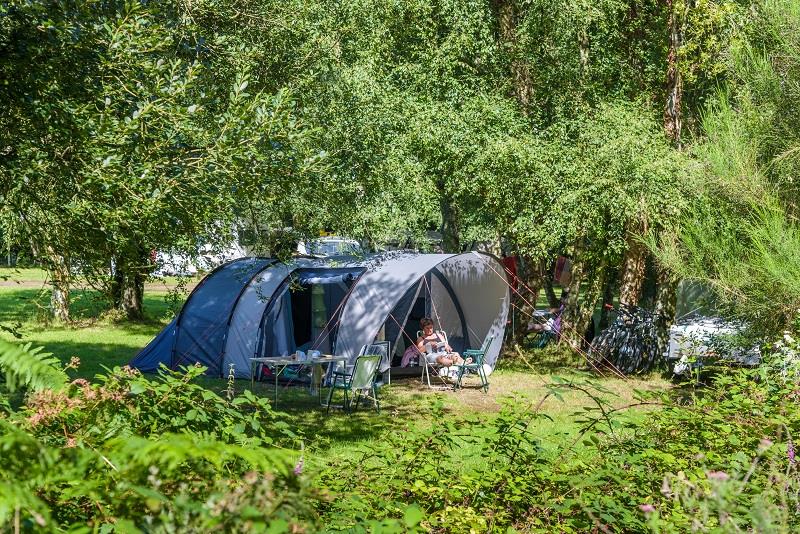 Emplacement - Emplacement Confort Pour Tente Ou Caravane  : 2 Personnes + 1 Voiture + Électricité 16A - Camping de Mesqueau