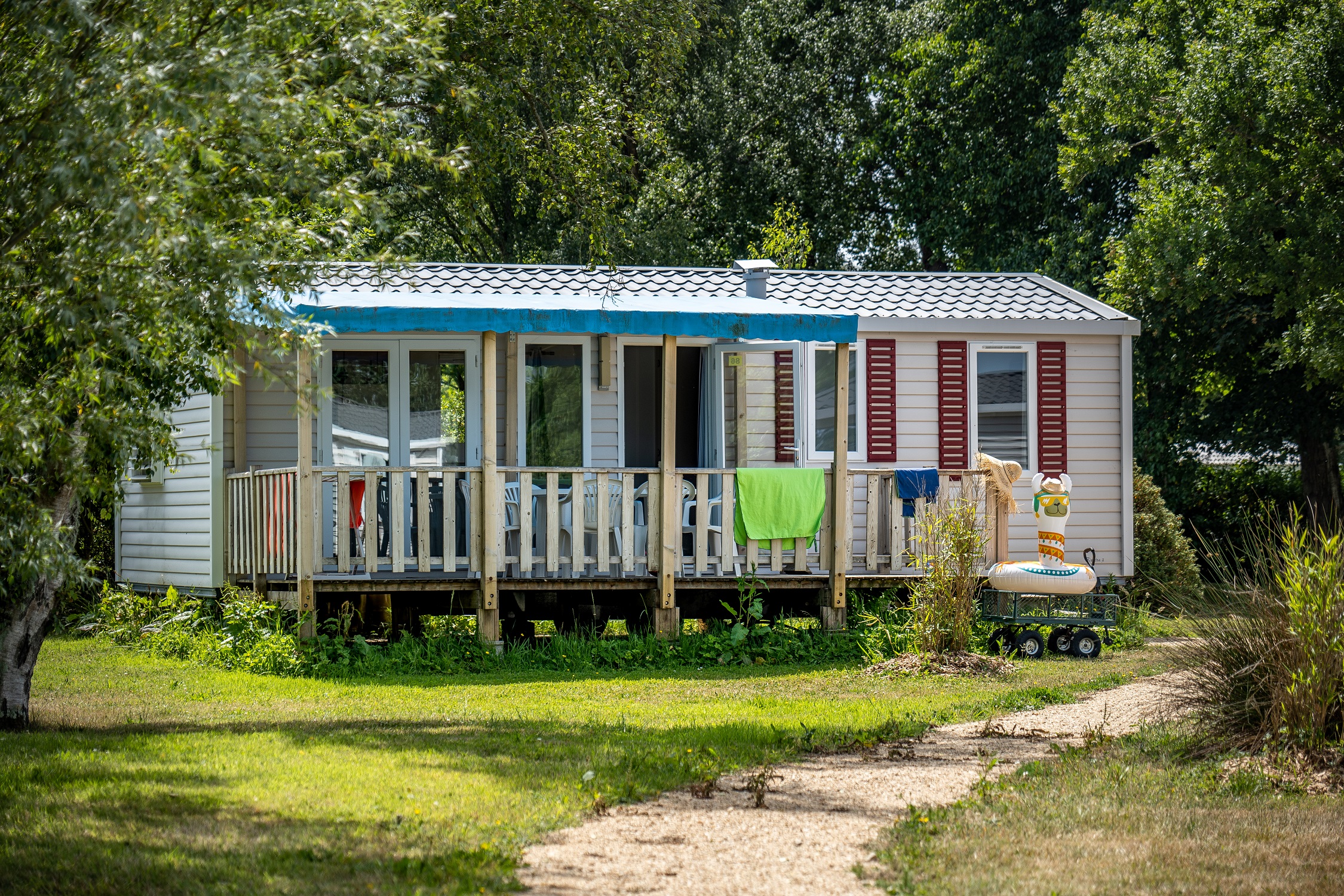 Location - Mobil-Home Riviera 3 Chambres + Terrasse Couverte + Tv (32M² / 2013) - Camping de Mesqueau