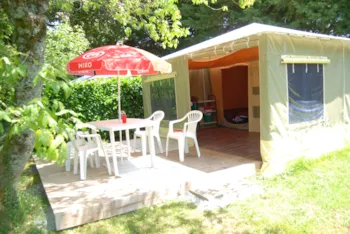 Accommodation - Canvas Bungalow Caraïbes 20M² And Patio 10.5M² - 2 Bedrooms - Without Own Bathroom/Toilet - Camping Les Tournesols