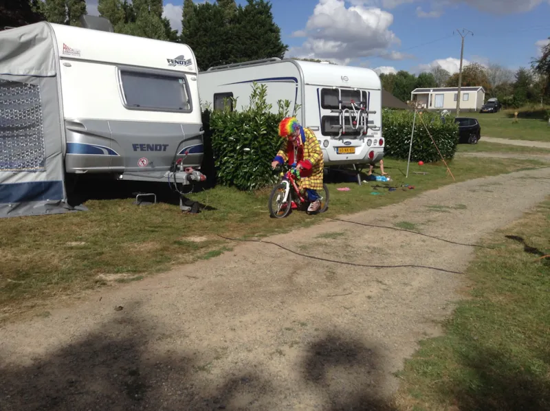 Emplacement Caravane Ou Camping-Car Avec Électricité