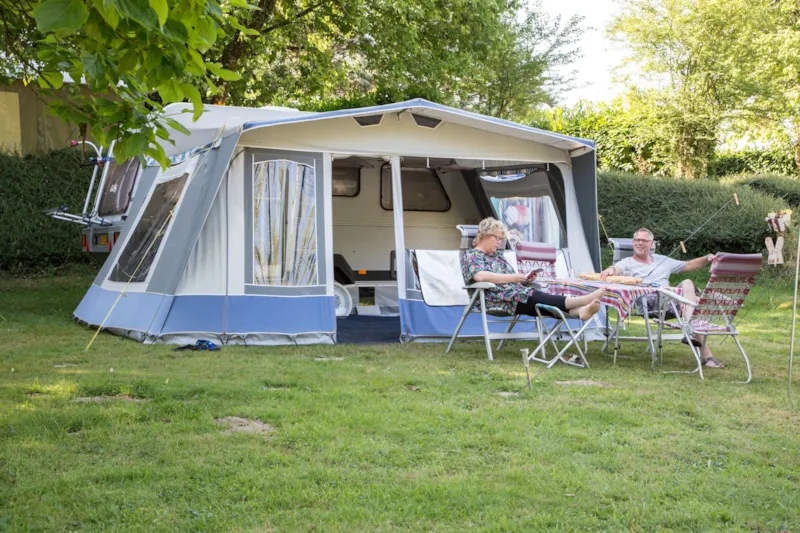 Emplacement Xxl De Plus De 200M² Avec Électricité 6A