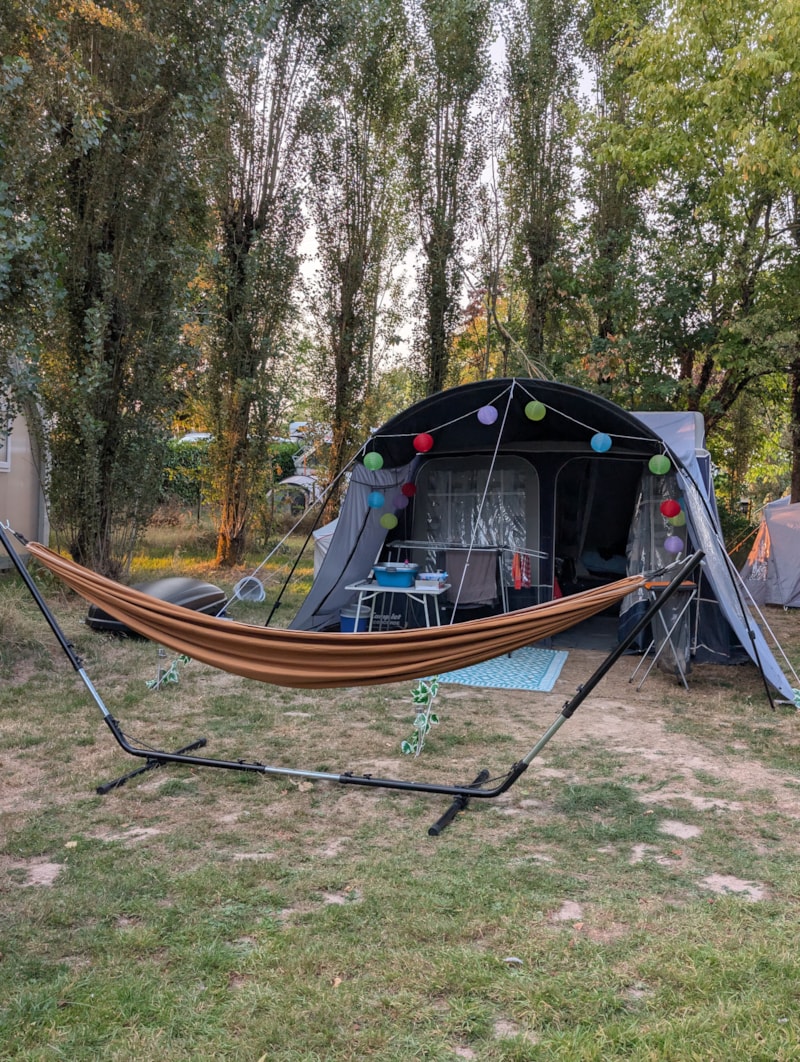 Piazzola + tenda + elettricità