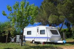 Pitch - Camping Pitch Caravan / Motorhome / Van (Including 2 Persons & 1 Vehicle) - Camping LA PRESQU'ILE DE GIENS