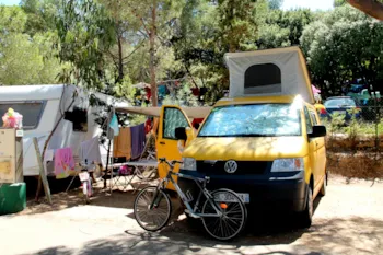 Stellplatz - Stellplatz "Van Economy" (2 Personen Und 1 Fahrzeug) - Camping LA PRESQU'ILE DE GIENS