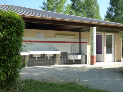 XL Comfort Pitch: 2 People + Vehicle + Electricity + Pitch > 120m² — 4
