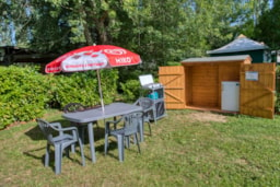 Piazzole - Privilege Pitch: 2 People + Vehicle + Electricity + Equipped Shed - Camping du Lac de Groléjac en Dordogne