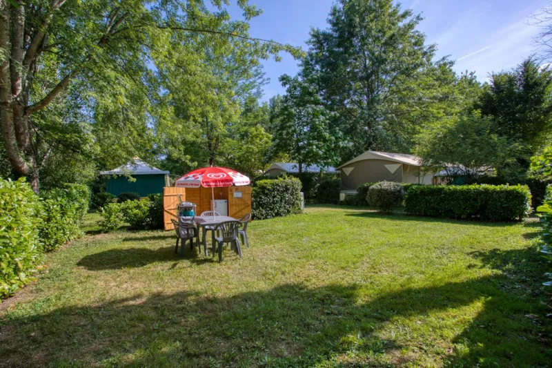 Emplacement Privilège : 2 Personnes + Véhicule + Electricité + Cabanon Equipé