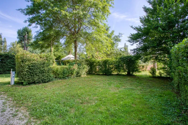 Emplacement Confort Xl : 2 Personnes + Véhicule + Electricité + Emplacement > 120M²