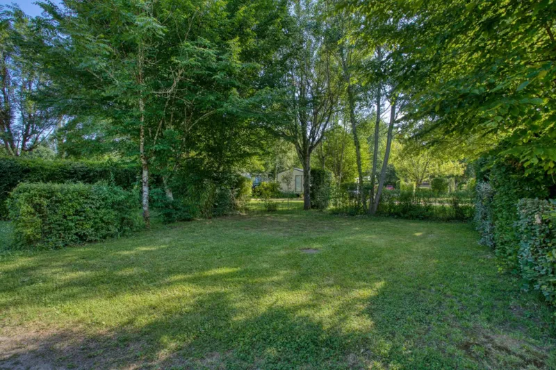 Emplacement Nature : 2 Personnes + Véhicule (Voiture, Caravane, Van Ou Camping-Car)