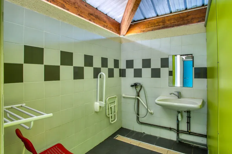 Emplacement Confort Xl : 2 Personnes + Véhicule + Electricité + Emplacement > 120M²