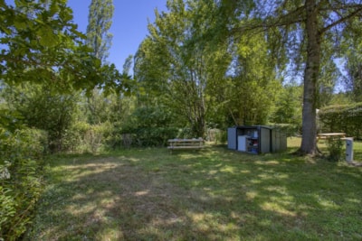 Privilege Pitch: 2 People + Vehicle + Electricity + Equipped Shed
