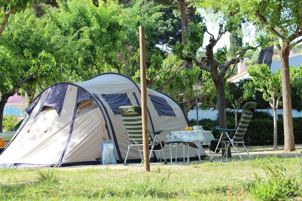 Emplacement - Plus Emplacement + 1 Voiture + Tente, Caravane Ou Camping-Car + Électricité - CAMPING GLOBO BARCELONA