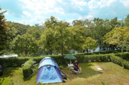 Kampeerplaats(en) - Standplaats + Elektriciteit - Camping Au Pont du Dognon