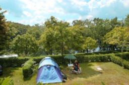 Kampeerplaats(en) - Standplaats+Elektriciteit - Camping Au Pont du Dognon
