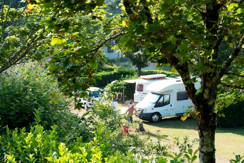 Emplacement - Emplacement + Électricité - Camping Au Pont du Dognon