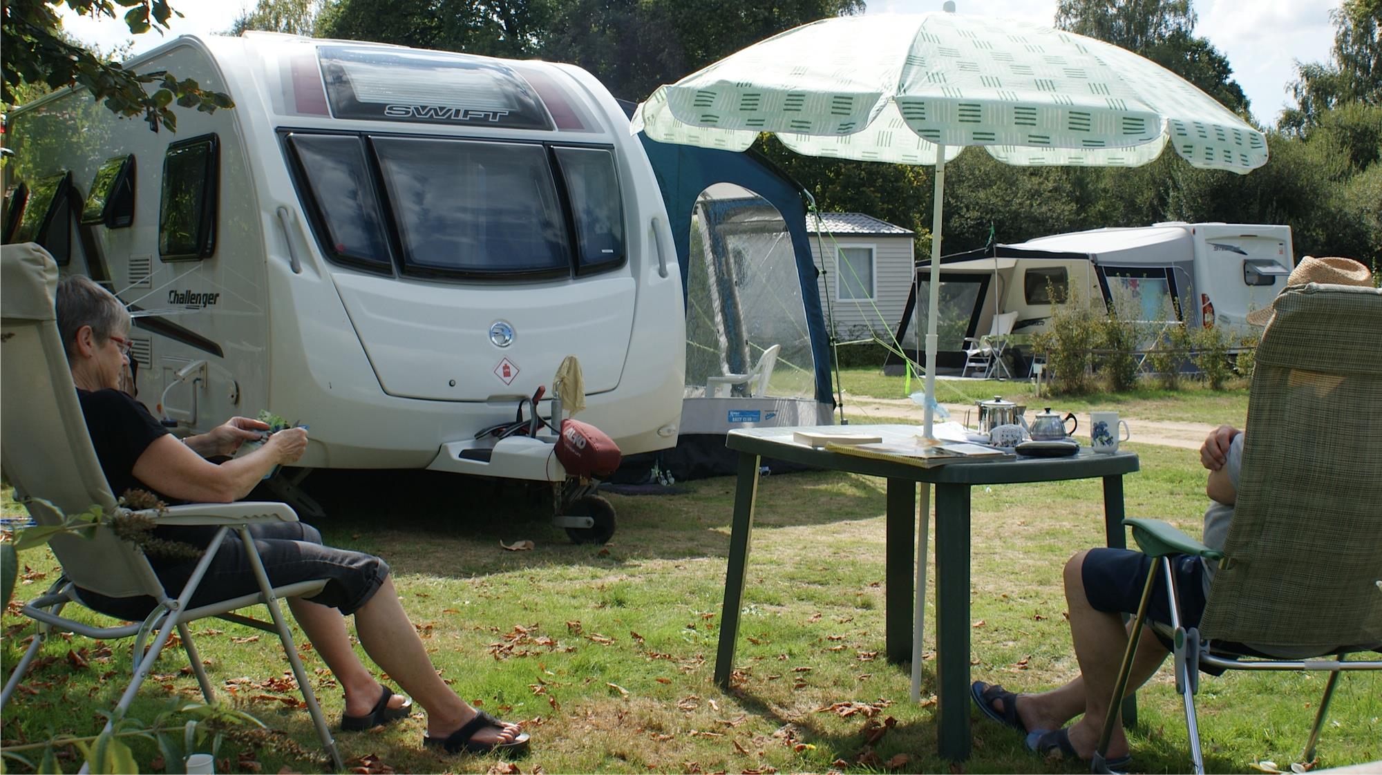 Emplacement 150 m2 : 1 personne + voiture + tente/caravane ou camping-car