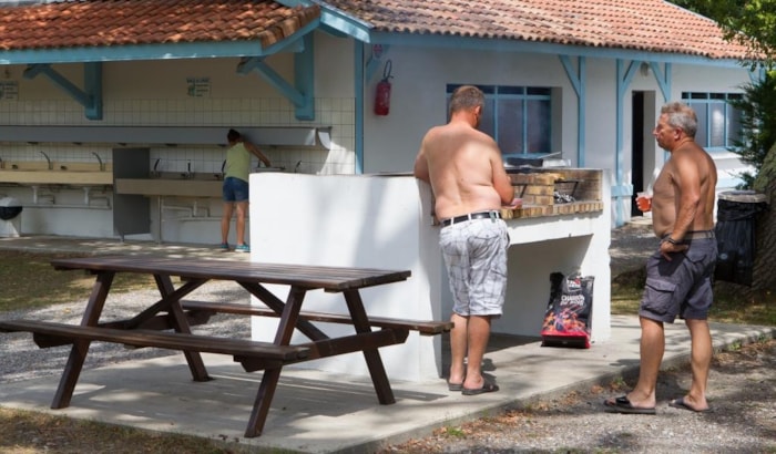 Emplacement + Électricité 6A | 2Pers