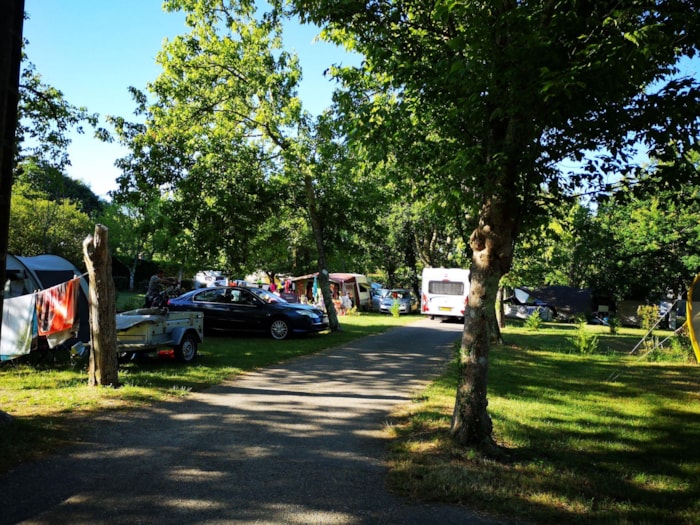 Emplacement + Électricité 6A | 2Pers