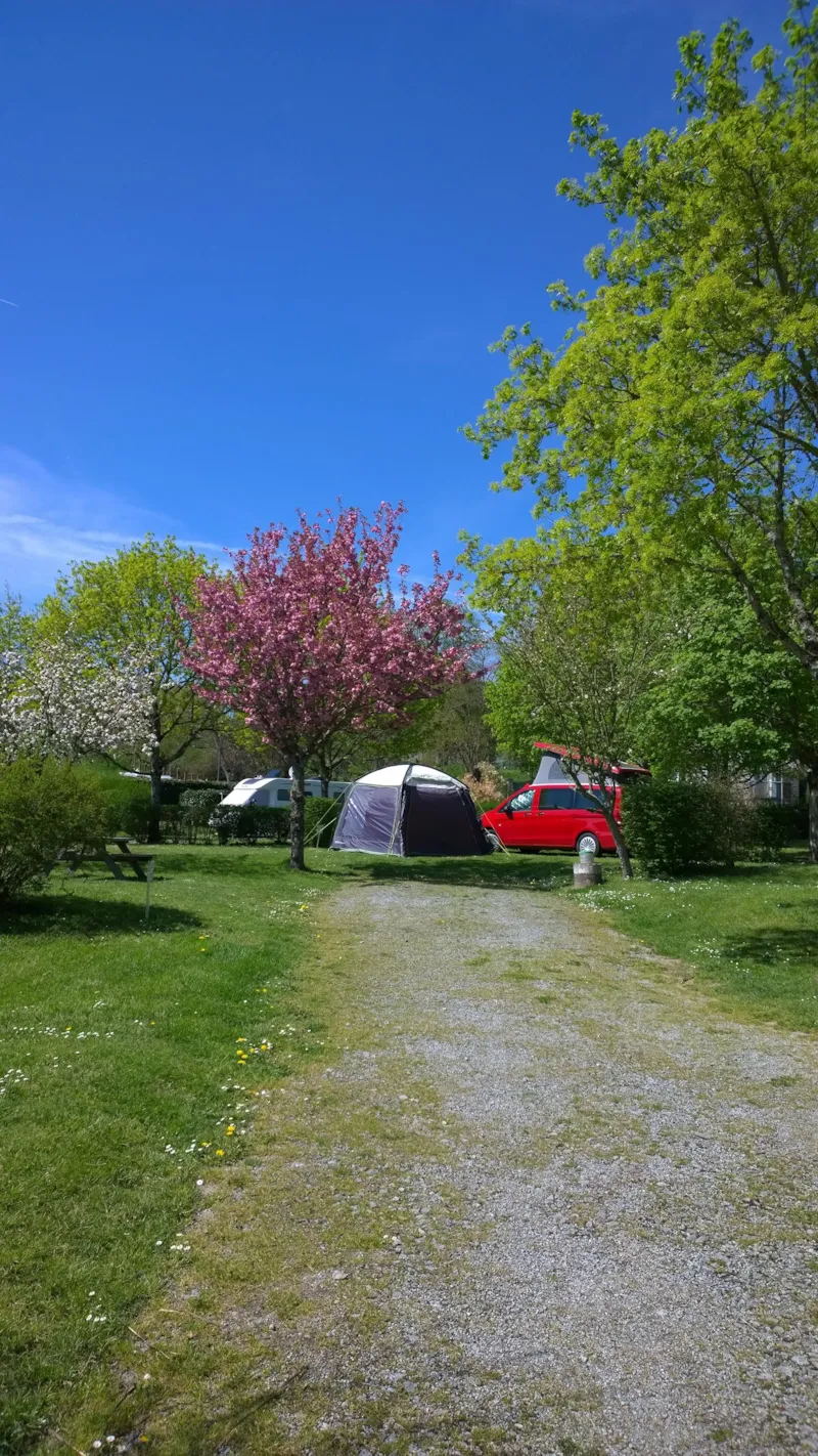 Emplacement Nu, 1 Voiture, 1 Tente/Caravane