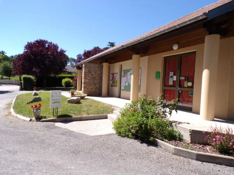 Emplacement Nu, 1 Voiture, 1 Tente/Caravane