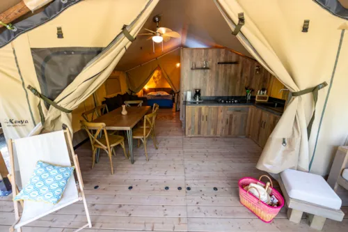 Accommodation - Lodge Insolite Pinède 46M² - 2 Bedrooms + Sheltered Terrace + Plancha - - image n°3 - Flower Camping la Pinède
