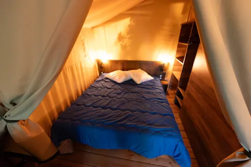 Accommodation - Lodge Insolite Pinède 46M² - 2 Bedrooms + Sheltered Terrace + Plancha - - image n°6 - Flower Camping la Pinède