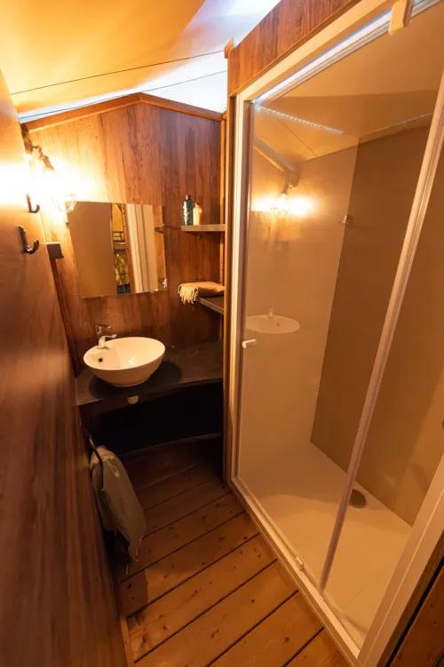 Accommodation - Lodge Insolite Pinède 46M² - 2 Bedrooms + Sheltered Terrace + Plancha - - image n°8 - Flower Camping la Pinède