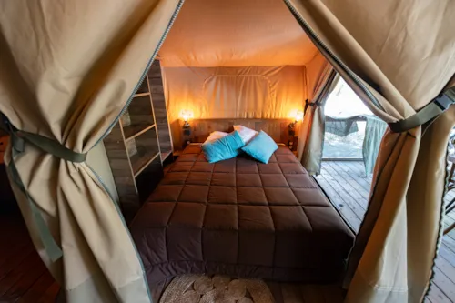 Accommodation - Lodge Insolite Pinède 34 M² - 2 Bedrooms + Sheltered Terrace + Plancha - - image n°5 - Flower Camping la Pinède