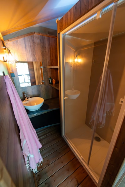 Lodge Insolite Pinède 34 m² - 2 bedrooms + sheltered terrace + Plancha -